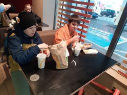 b_1024_768_0_00_images_2022_2023_WYCIECZKI_Lodowisko_337156310_2103582823183483_3399218717396889269_n